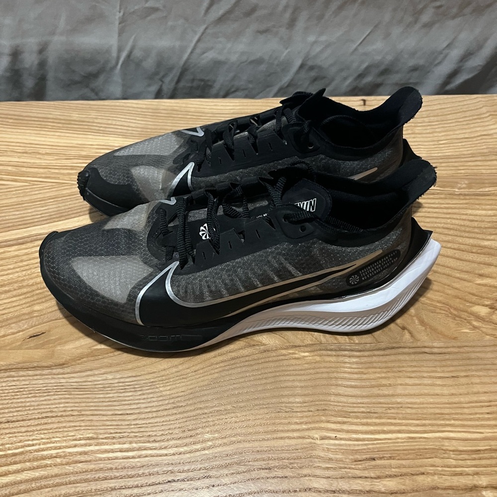Women’s Nike Zoom Gravity size 9